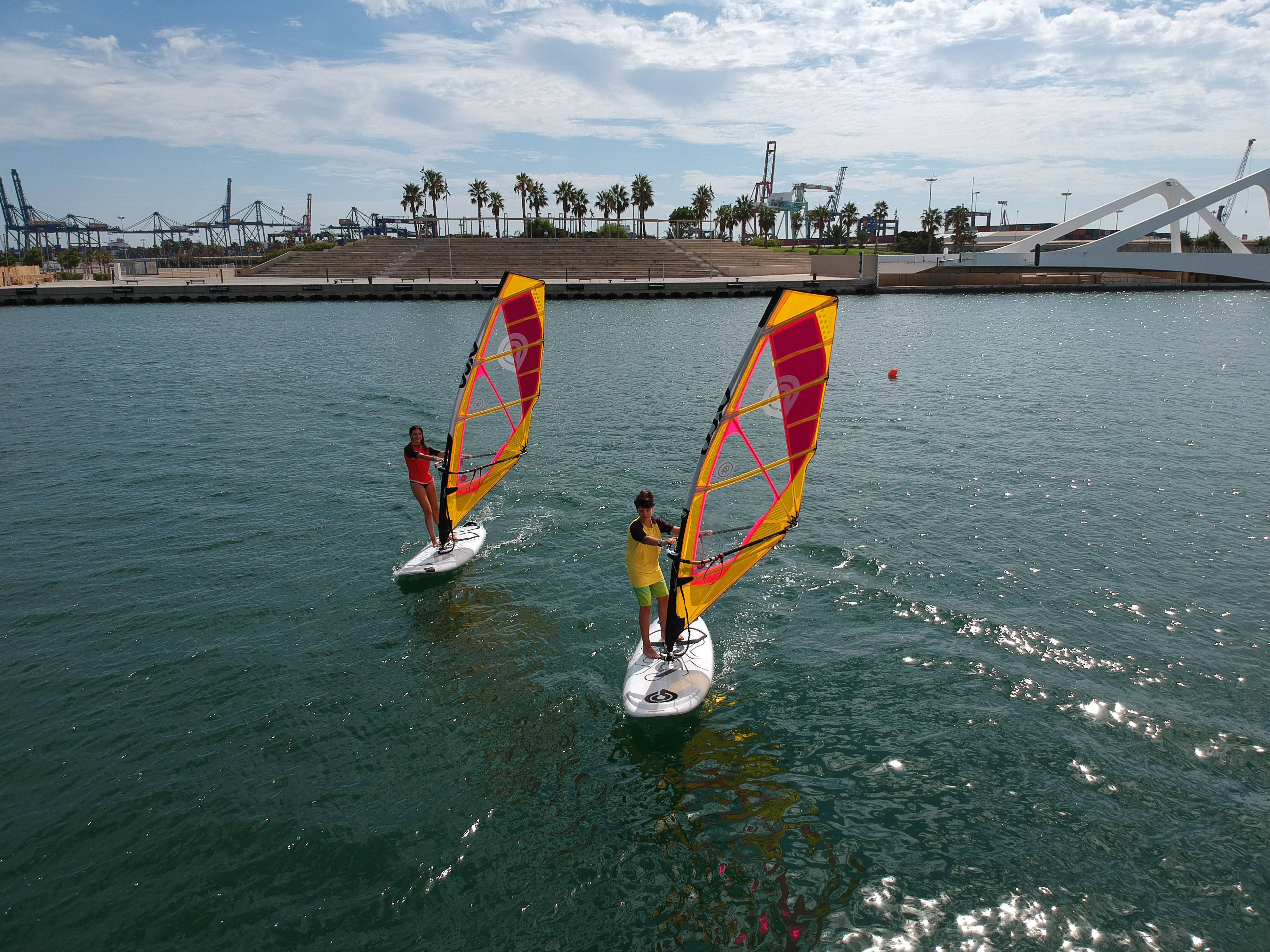 windsurf niños valencia.jpg